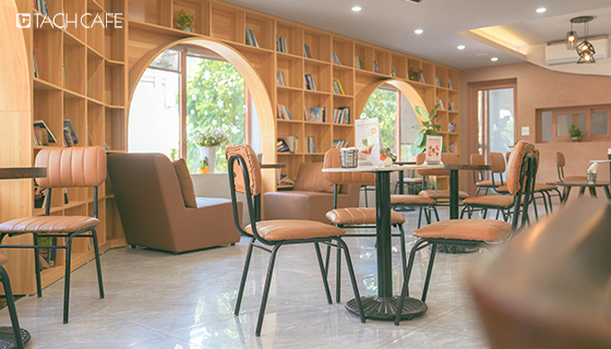 Không gian ấm áp bên trong Tách Cafe